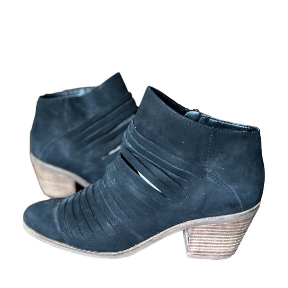Lucky Brand sliced black leather bootie size 8.5 stacked heel - Picture 2 of 6